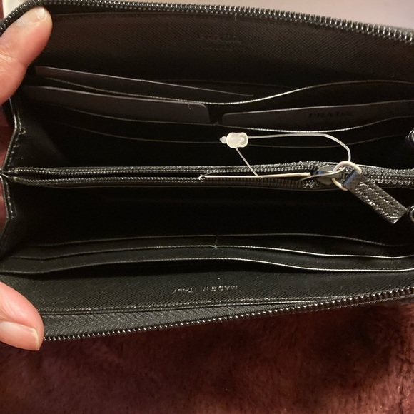 Prada Authenic Saffiano Wallet - Picture 6 of 8